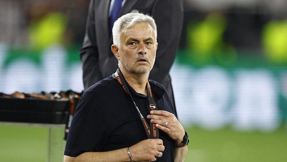 Controversial Behavior: Mourinho Criticizes Referee and Fan Riots Lead to Penalties for AS Rome